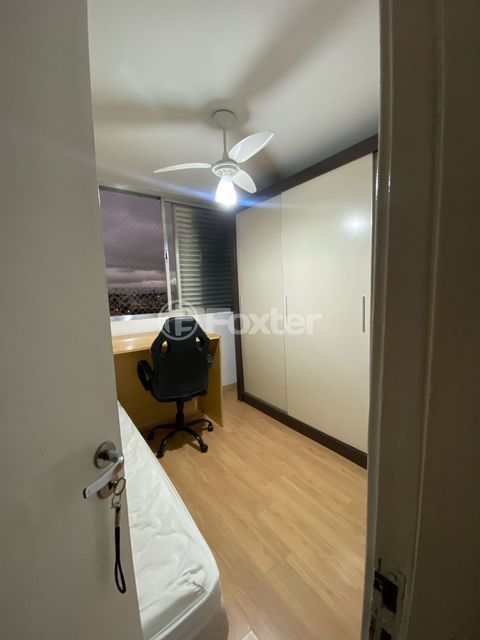 Image 4 - 940525