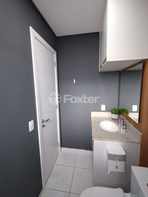 Image 3 - 940599