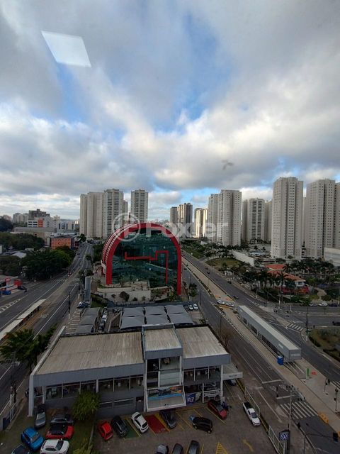 Image 6 - 940599
