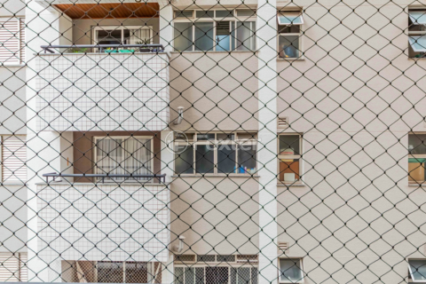 Image 5 - 940938