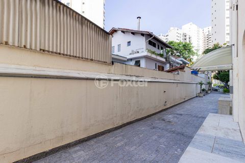 Image 23 - 942228