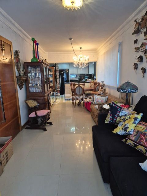 Image 1 - 942814