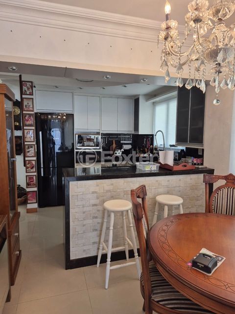 Image 3 - 942814