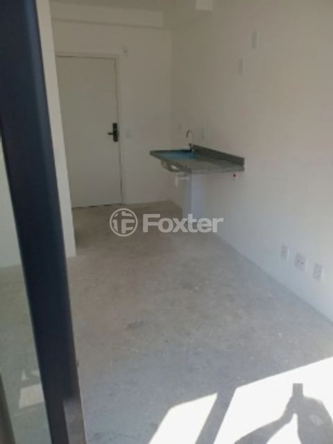 Image 2 - 943885