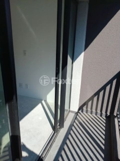 Image 3 - 943885
