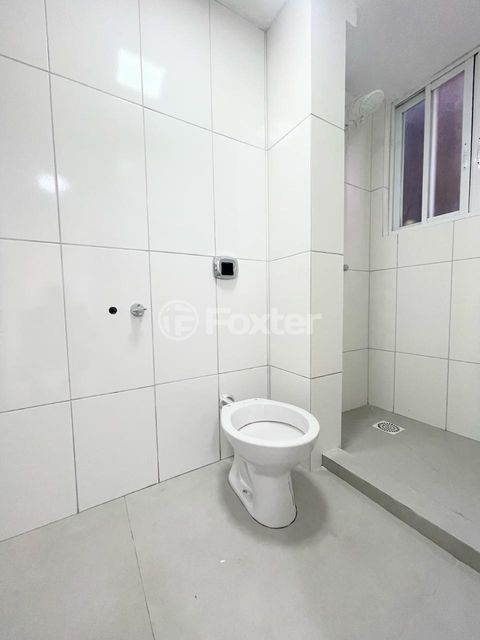 Image 7 - 944052