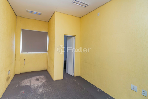 Image 32 - 945247