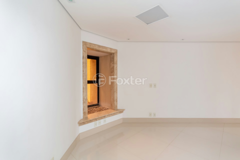 Image 38 - 945280
