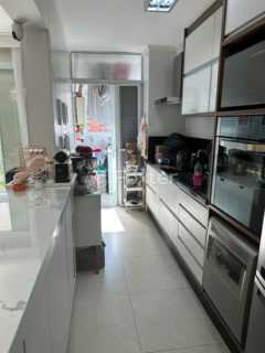 Image 7 - 946331