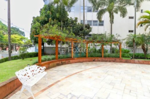 Image 34 - 946556