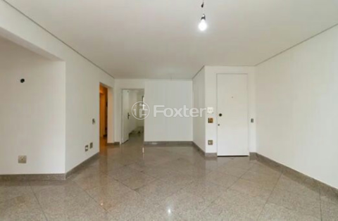 Image 4 - 946556