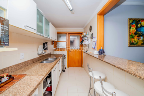 Image 35 - 946558