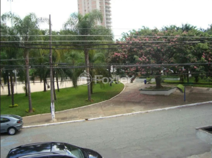 Image 8 - 946670