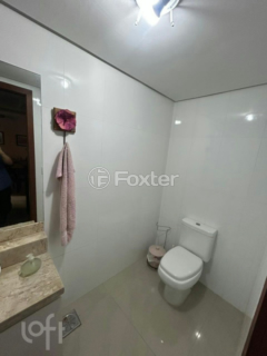 Image 8 - 946867