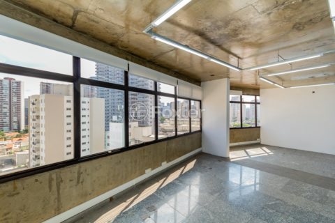 Image 3 - 947685