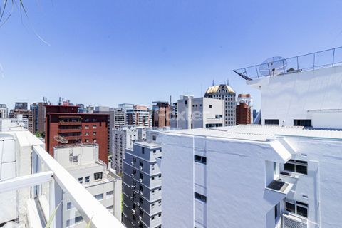 Image 29 - 947696