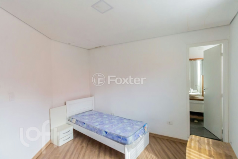 Image 3 - 947802