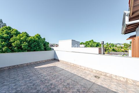 Image 25 - 949050