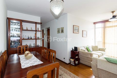Image 7 - 950008