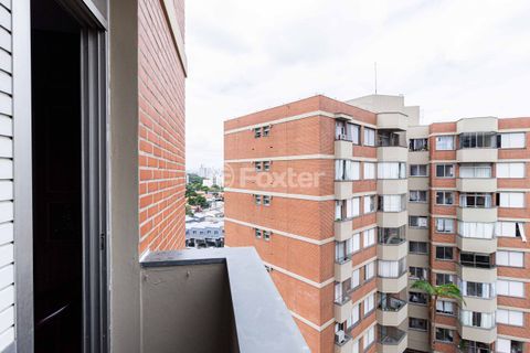 Image 28 - 950008
