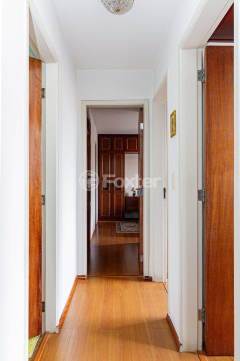 Image 21 - 950008