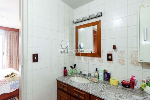 Image 24 - 950008