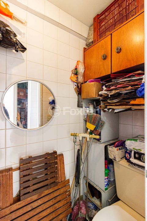 Image 37 - 950008