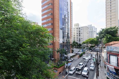 Image 12 - 951059