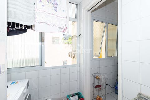 Image 29 - 951059