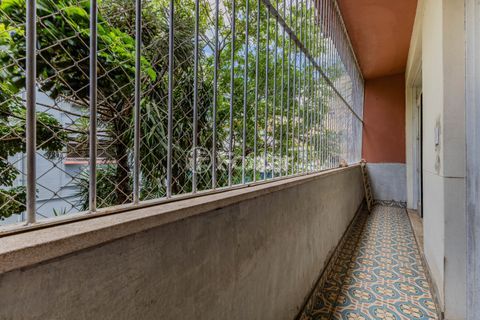 Image 17 - 951731