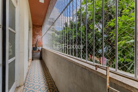 Image 15 - 951731