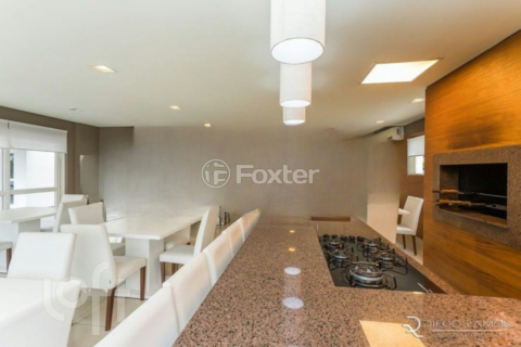 Image 21 - 953440