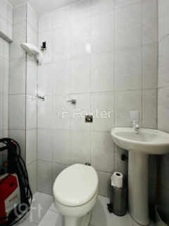 Image 33 - 953504