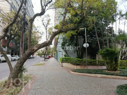 Image 33 - 953820