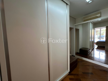 Image 32 - 953932