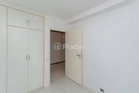 Image 32 - 954226