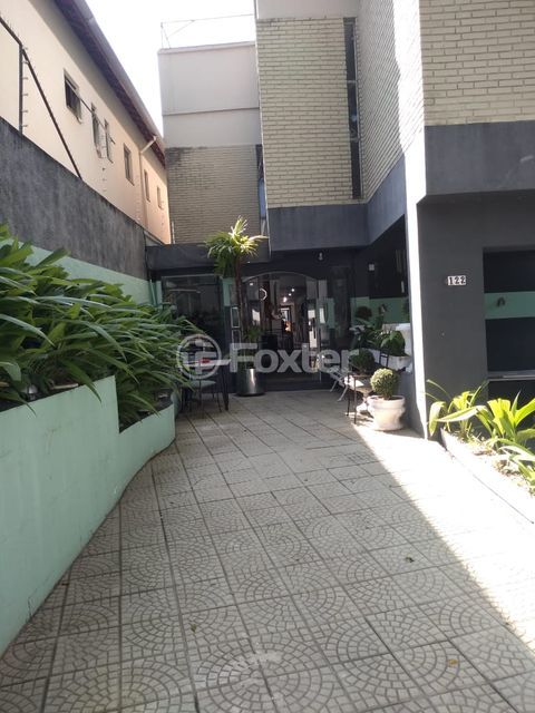 Image 1 - 955124
