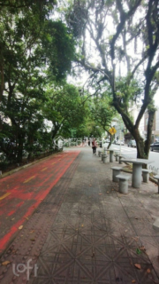 Image 20 - 956050