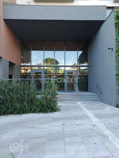 Image 21 - 956413