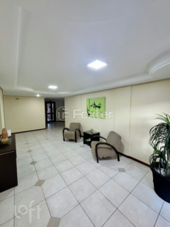 Image 33 - 956556