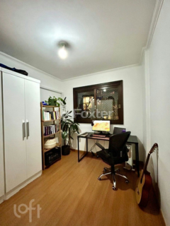Image 22 - 956556