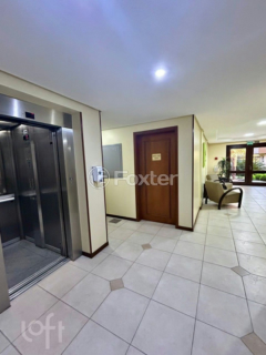 Image 28 - 956556