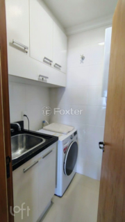 Image 5 - 956578