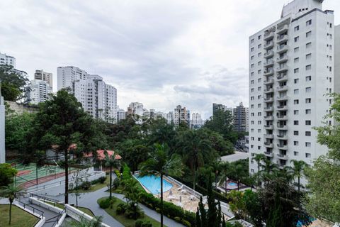 Image 11 - 956617