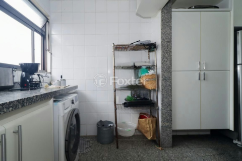 Image 8 - 956760