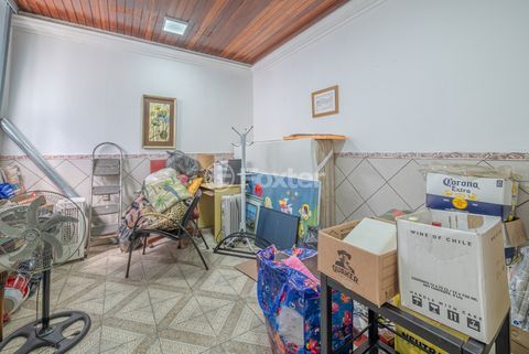Image 19 - 956944