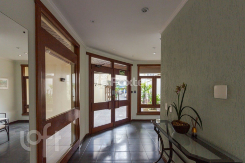 Image 29 - 956950