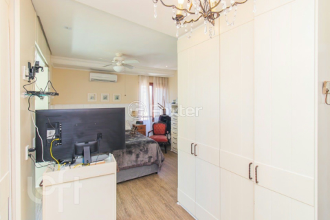 Image 33 - 957301