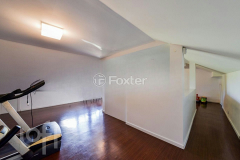 Image 32 - 957980