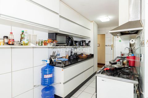 Image 25 - 958236